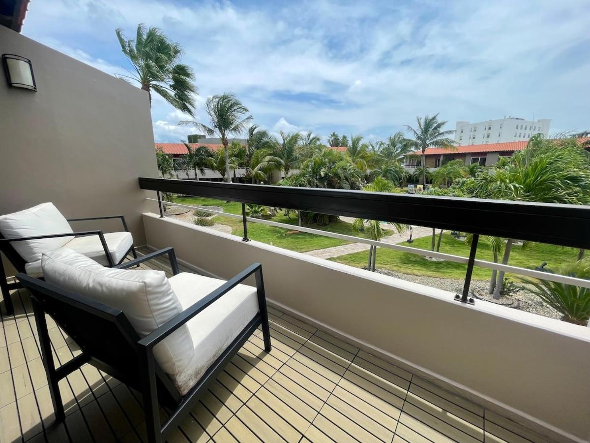 Eagle Beach Luxury House, Walking Distance To The Beach Palm Beach Exterior photo