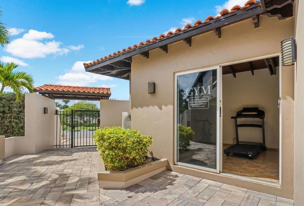Eagle Beach Luxury House, Walking Distance To The Beach Palm Beach Exterior photo