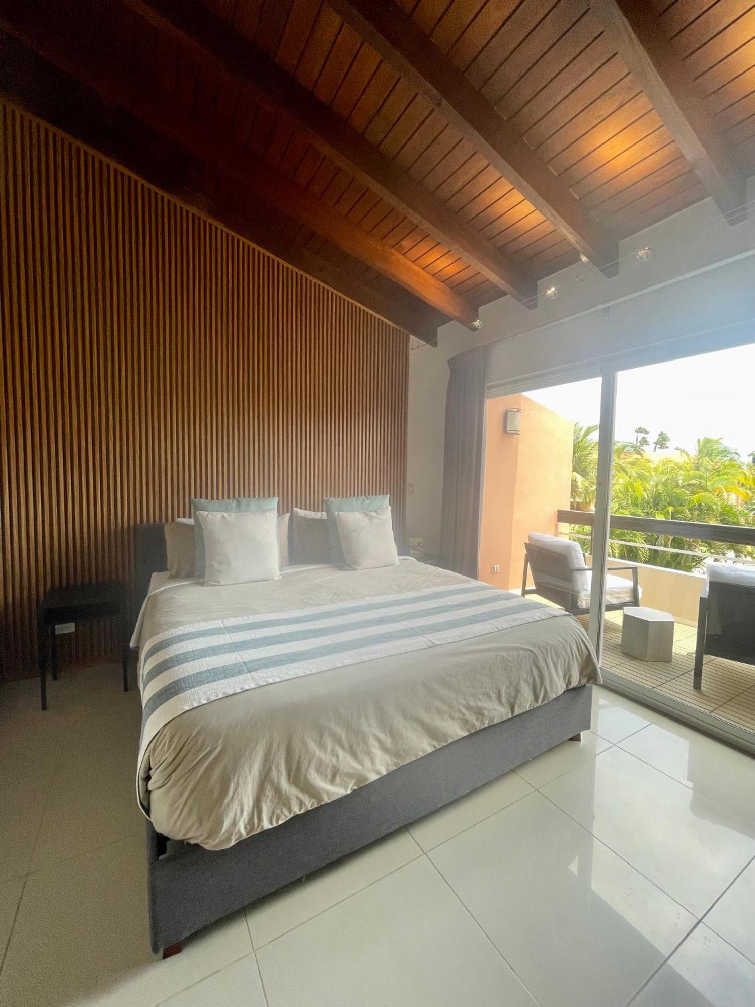 Eagle Beach Luxury House, Walking Distance To The Beach Palm Beach Exterior photo